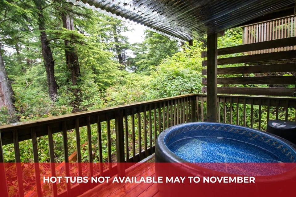Reef Point Cottages Resort in Ucluelet
