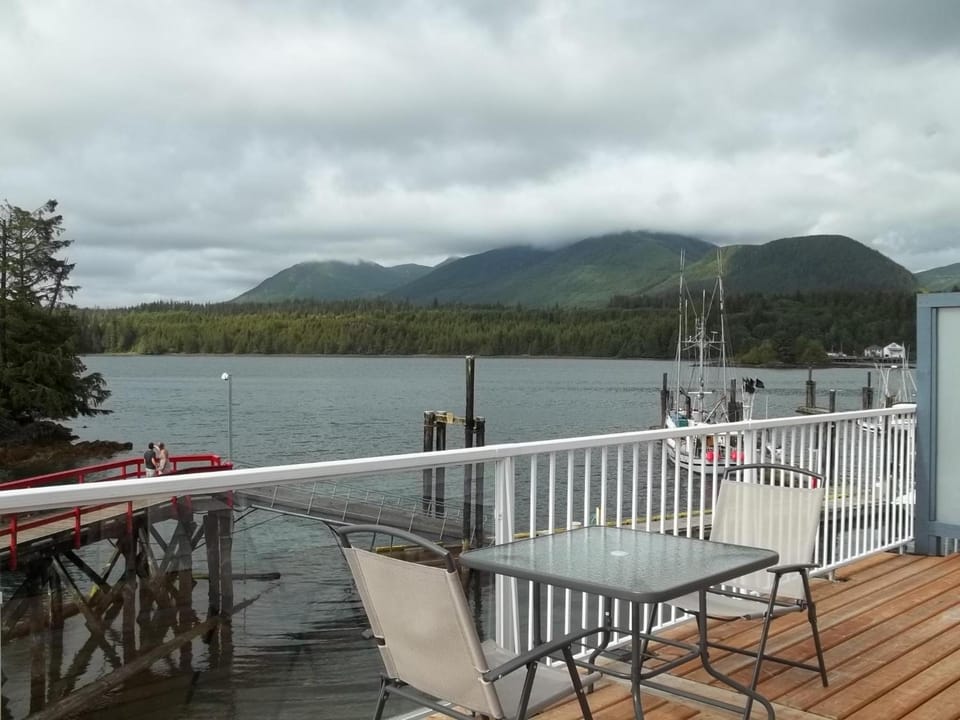 Bayshore Waterfront Inn Motel in Ucluelet
