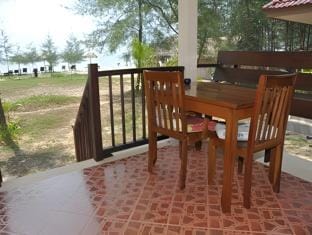 Pranee Beach Bungalows Resort in Phang-nga Changwat