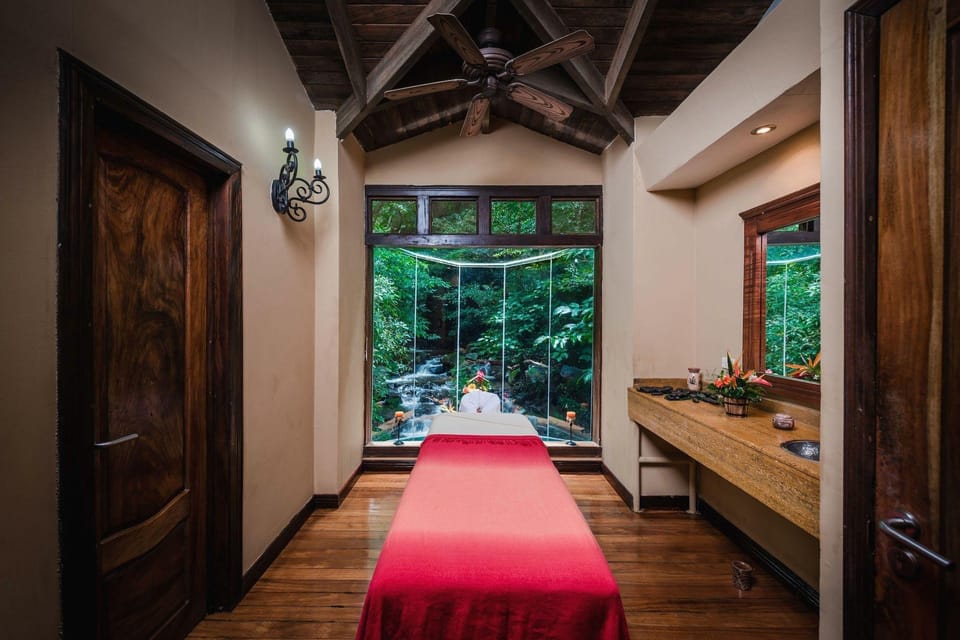 Borinquen Thermal Resort Hotel in Alajuela Province