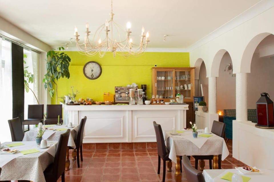Logis Hotel L'Occitan 2 etoiles Hotel in Gaillac