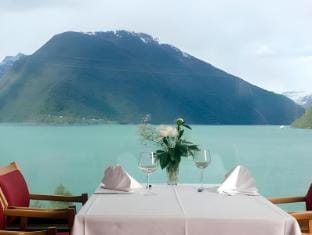 Dragsvik Fjordhotel Hotel in Vestland