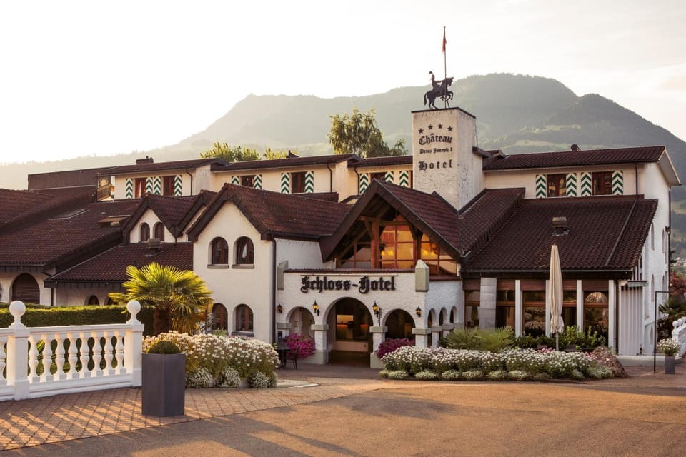 Swiss-Chalet Merlischachen - Romantik Schloss-Hotel am See Hotel in Canton of Bern (Region)