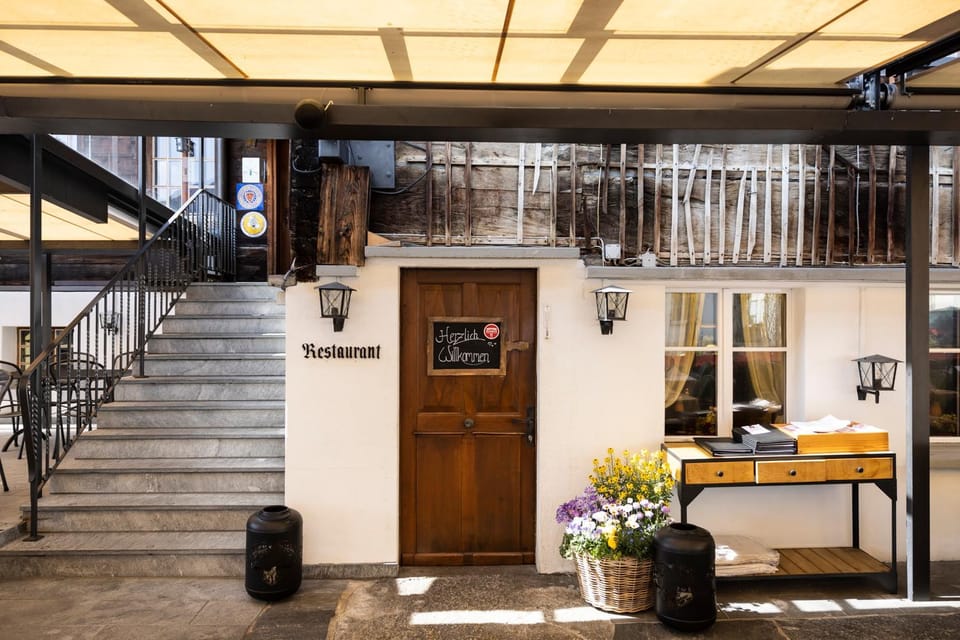 Swiss-Chalet Merlischachen - Romantik Schloss-Hotel am See Hotel in Canton of Bern (Region)