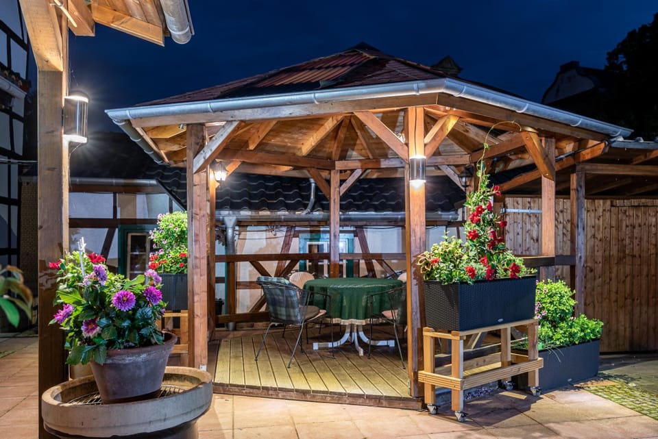 AKZENT Land-Hotel Zum Schwan, Garni WEILERSWIST-METTERNICH, 3 E-LADESTATIONEN, Nahe PHANTASIALAND, P Hotel in Rhineland-Palatinate