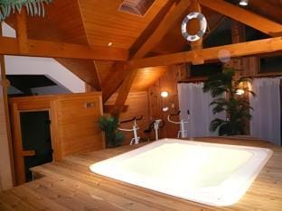 Chez Philippe - Appartements et Chalets - Panoramic Village vue Glaciers Hotel in La Grave