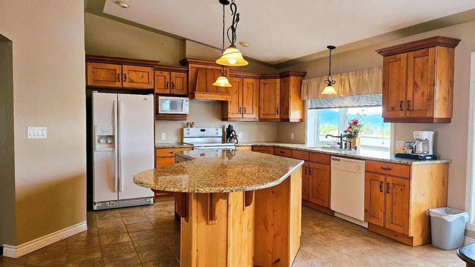 Misty Mountain Inn & Suites Hotel in Alberta