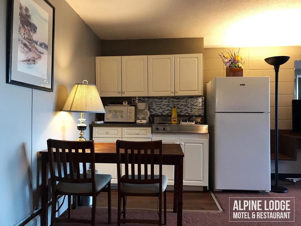 Alpine Lodge Motel & Restaurant Motel in Alberta
