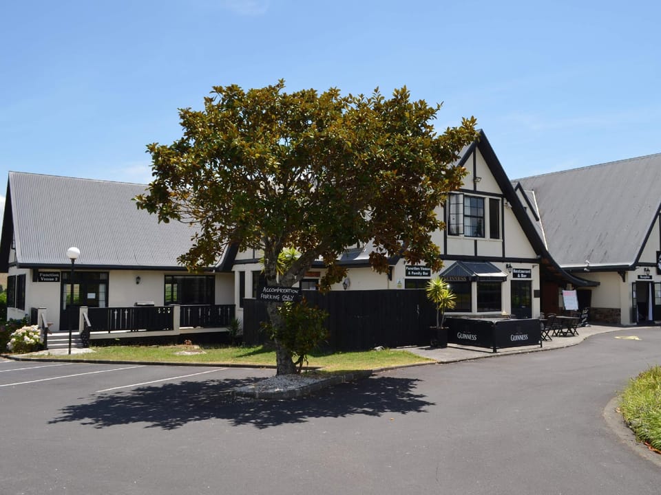 The Salty Dog Inn Motel in Auckland Region