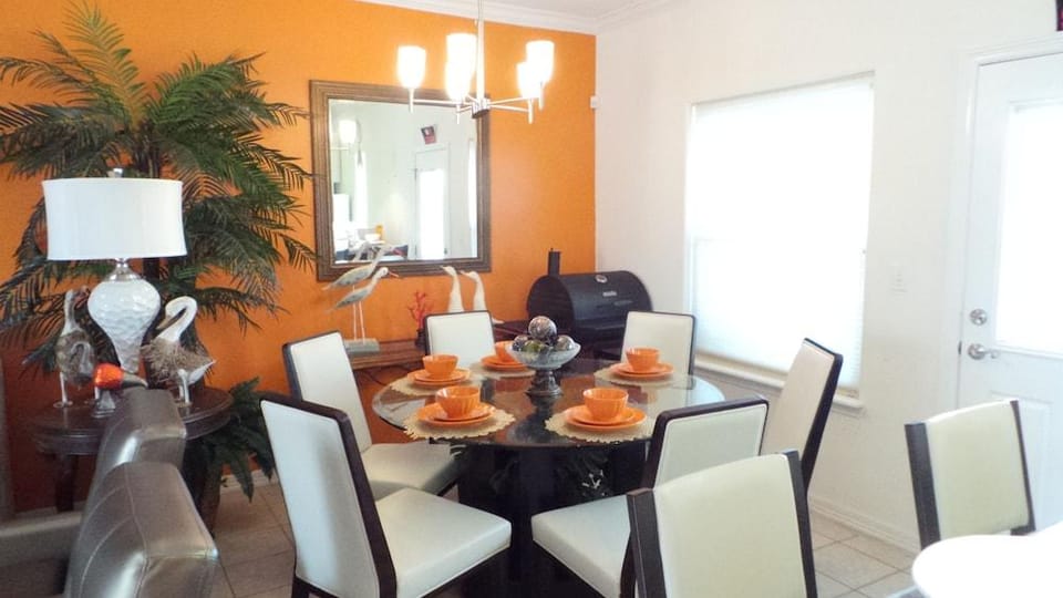 Los Cabos III Condominiums by Cheap Getaway Hotel in South Padre Island
