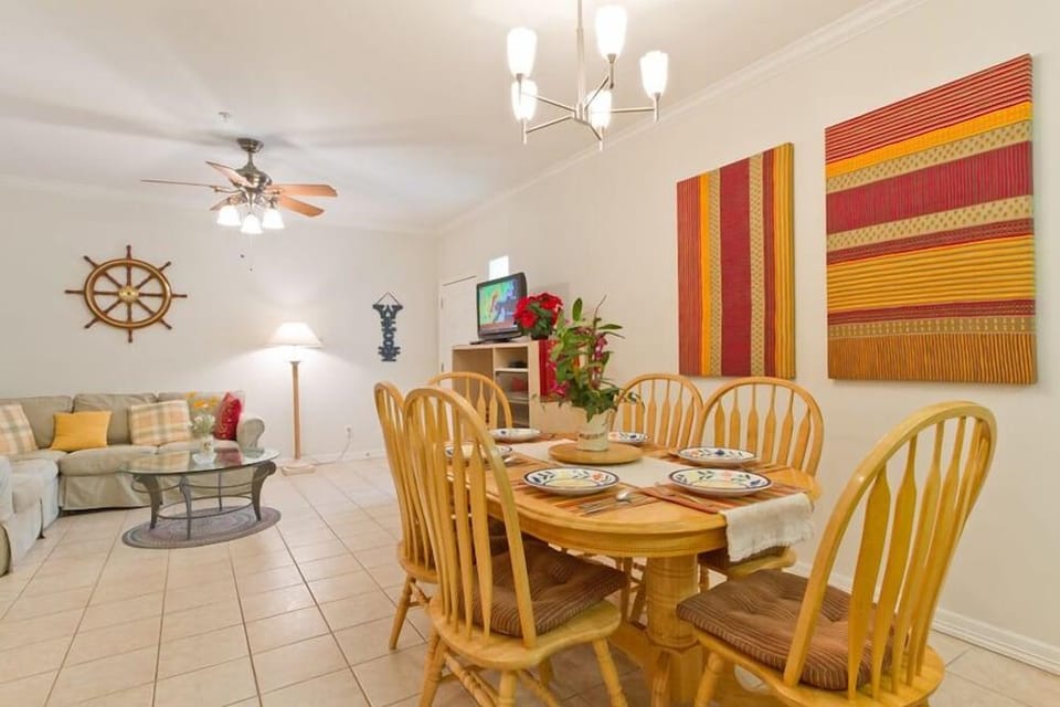 Los Cabos III Condominiums by Cheap Getaway Hotel in South Padre Island