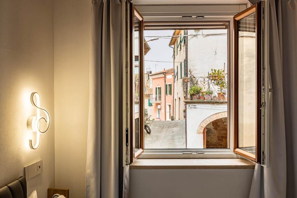Room Rent Morrona Hotel in Tuscany