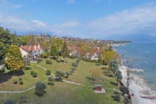 Il Melagrano A11 by Wonderful Italy Hotel in Lake Garda