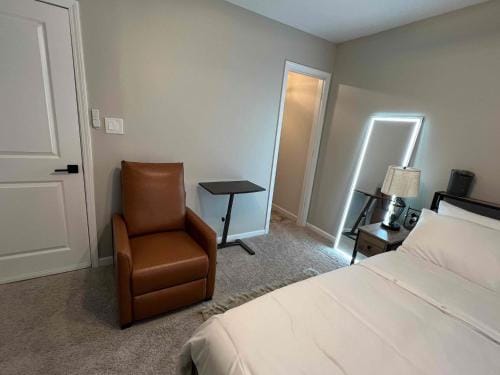 HomeTel Premium Guest Suite w/ Private Entrance Hotel in Superior Charter Township