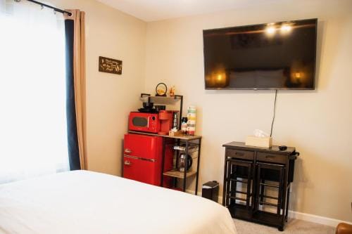HomeTel Premium Guest Suite w/ Private Entrance Hotel in Superior Charter Township