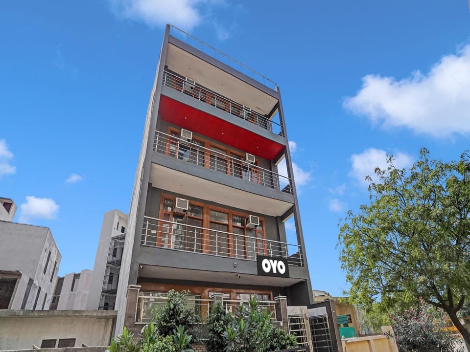 Super Hotel O by OYO THE VIRAAT Hotel in Noida