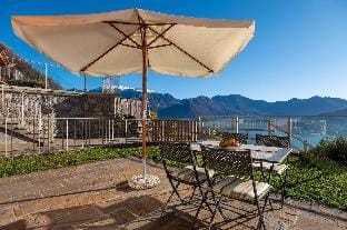 Dali'  in Spiglia with 2 bedrooms and 1 bathrooms Hotel in Province of Brescia