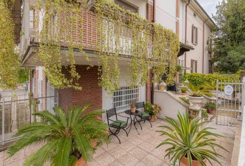 CRYS: Rooms, Holiday, Business Hotel in Verona