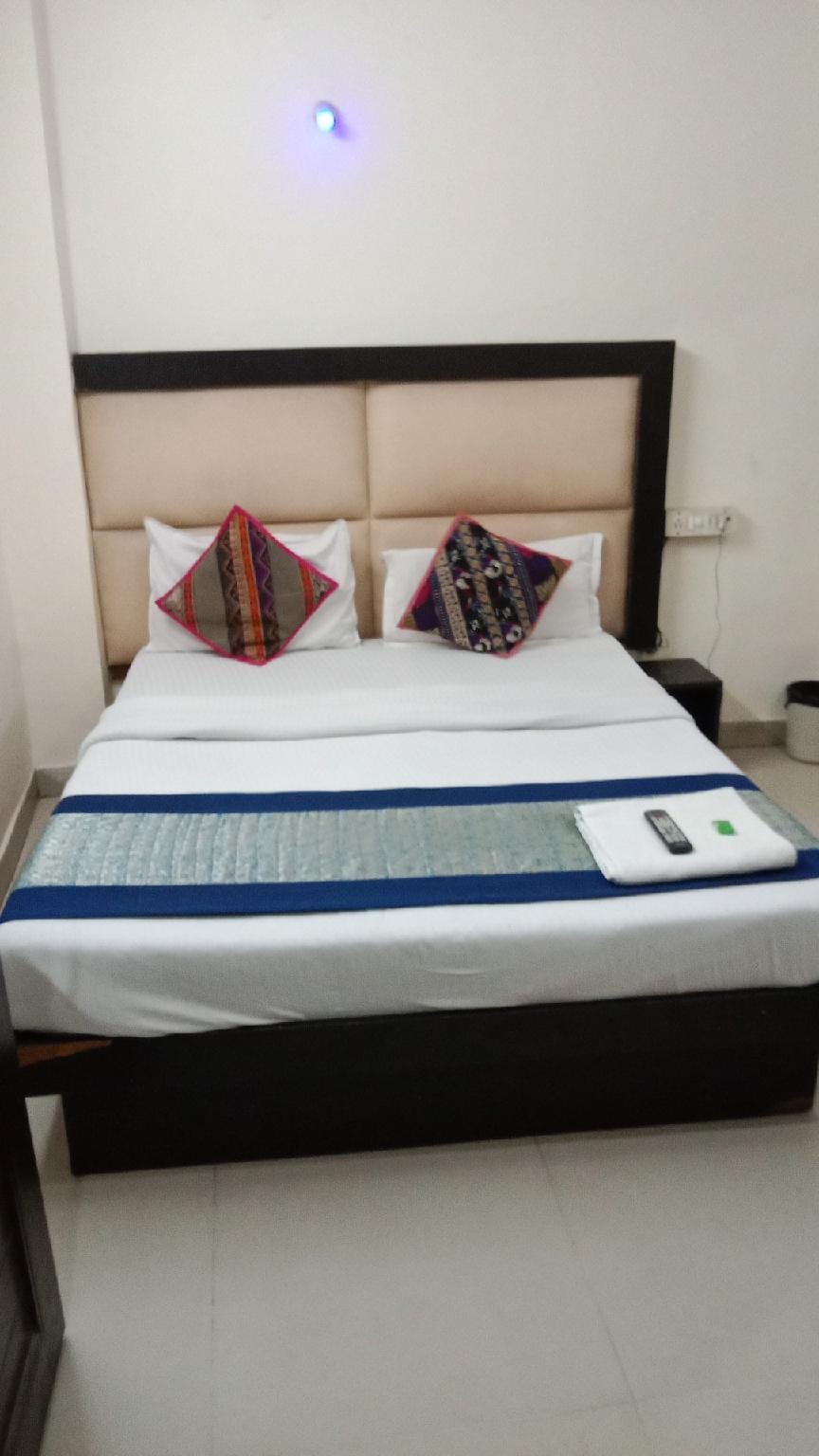 Hotel Pushpak Palace Hotel in New Delhi