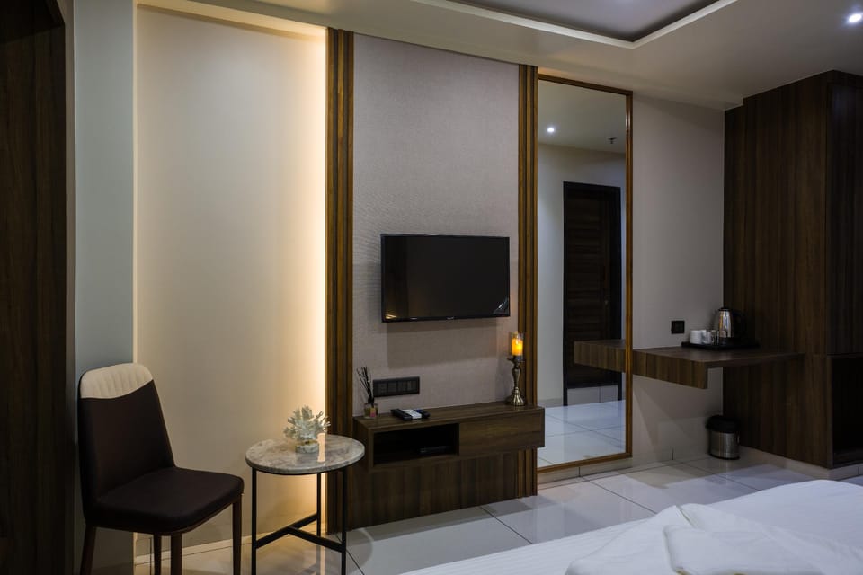 Gnine, Surat Hotel in Gujarat