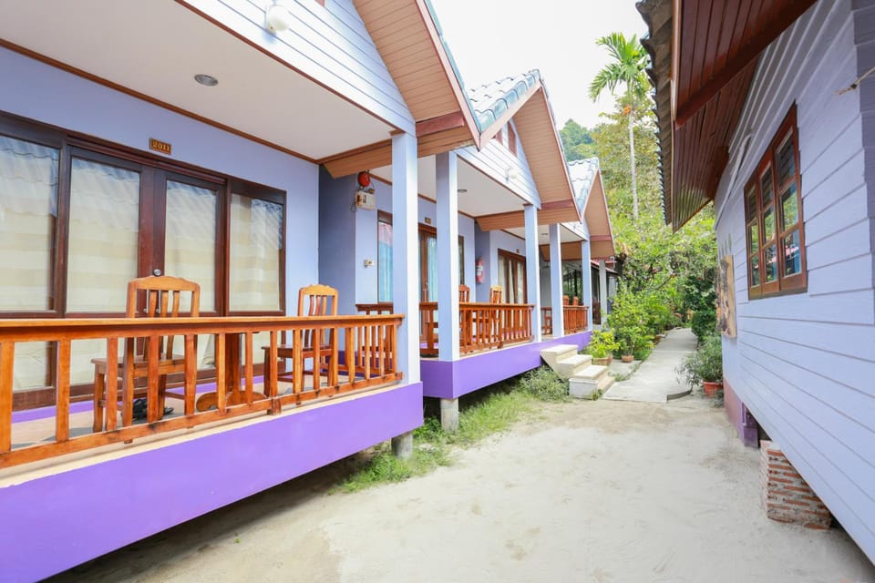 Sang Aroon Bungalow Resort in Ko Chang