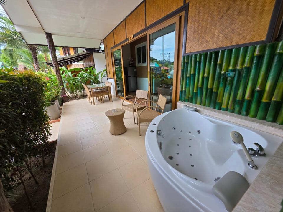 Jungle Village Bungalows  Resort in Krabi Changwat