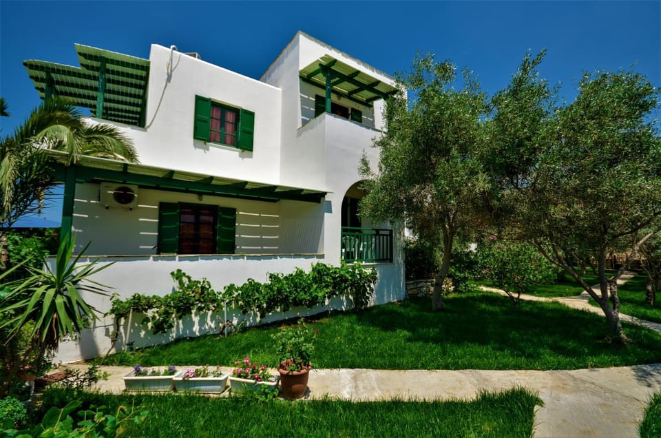 Studios Vrettos Beachfront Hotel Hotel in Naxos, Naxos and Lesser Cyclades, Greece