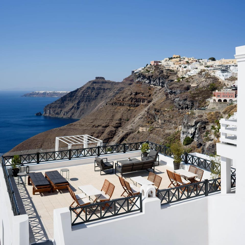 Firalia Suites Hotel in Thera