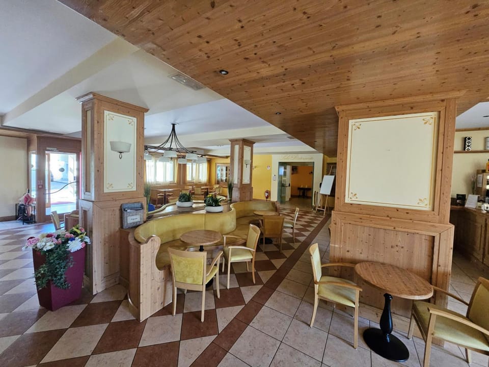Bar/lounge