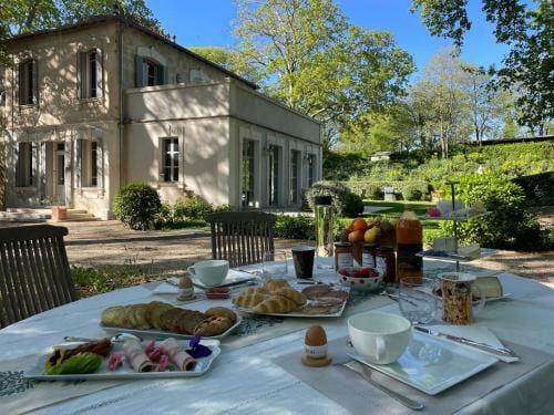 Ermitage Notre Dame de Vacquieres Hotel in Provence-Alpes-Côte d'Azur