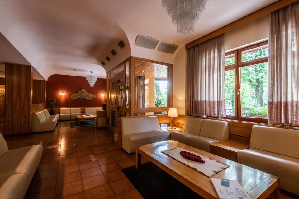 Shared lounge/TV area