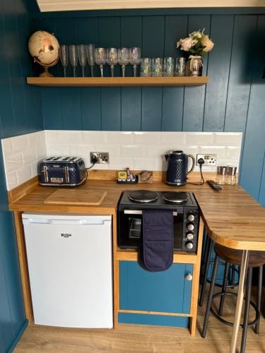 Redfox Shepherds hut and private hot tub Lodge in Northern Ireland