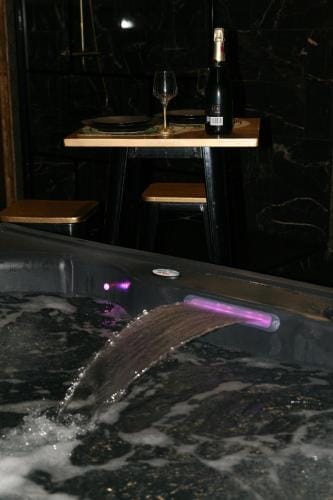 Desirs d'une nuit - Loveroom jacuzzi Hotel in Normandy