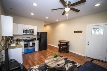 Renovated 2br/2ba Near Downtown Hotel in San Antonio