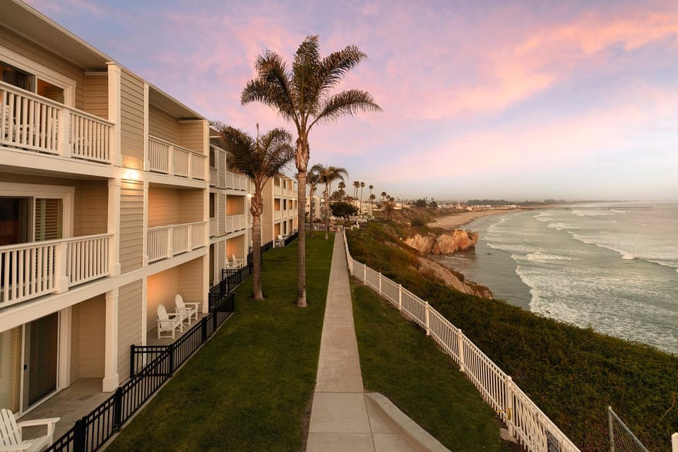 Pismo Lighthouse Suites Hotel in Pismo Beach