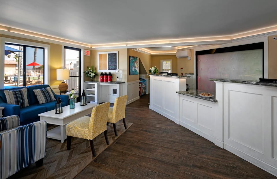 Pismo Lighthouse Suites Hotel in Pismo Beach