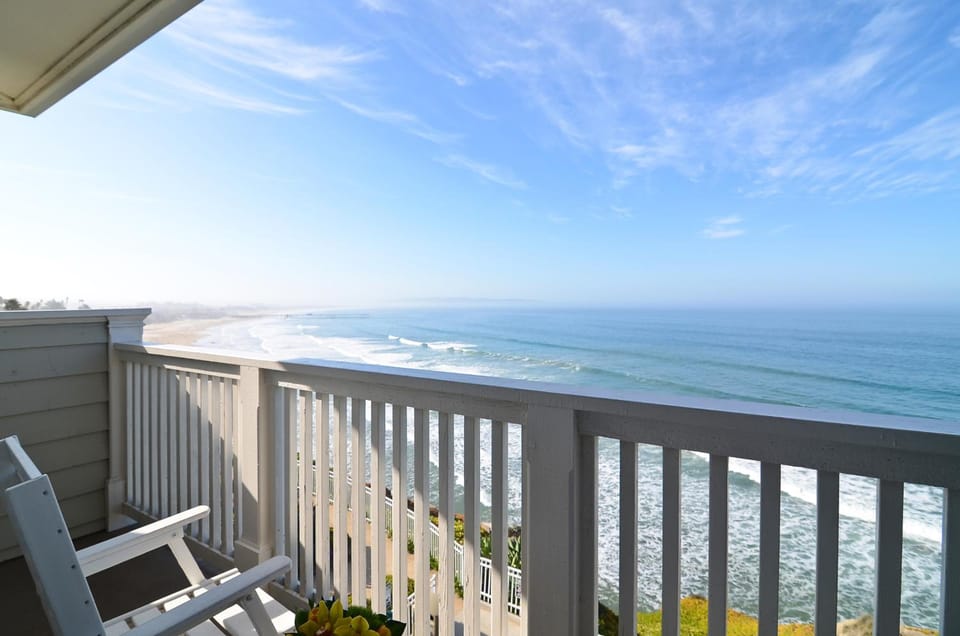 Pismo Lighthouse Suites Hotel in Pismo Beach