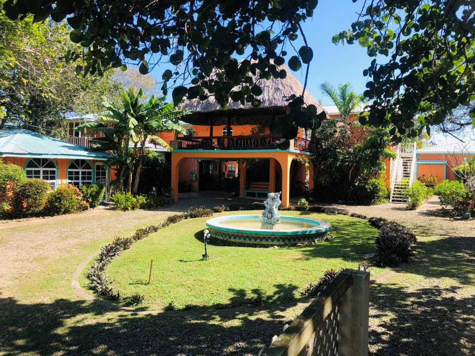 Coral Cove Inn Inn in Stann Creek District