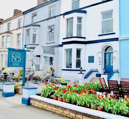 Hotel No5, Beachfront with Free Private Car Park Hotel in Llandudno