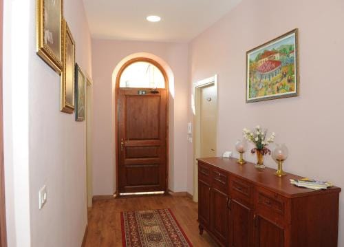 Art Rooms Gjuhadol Hotel in Montenegro