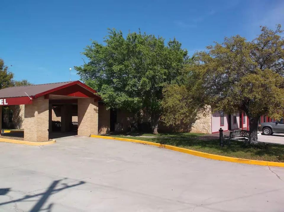 Four Horsemen Hotel Hotel in Texas