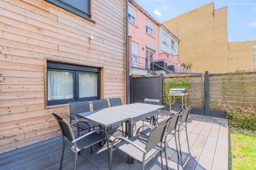 House 4bed 2bath with garden and private parking. Hotel in Lille