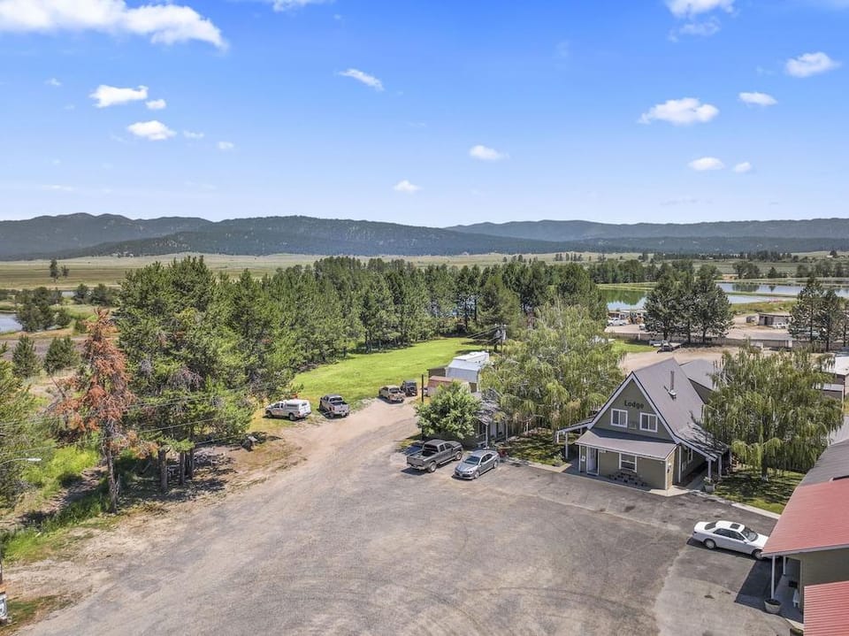 Birch Glen Lodge Hotel in Cascade