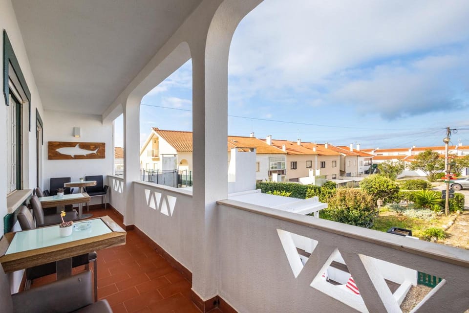 Santa, Sea & Sun Hostel in Lisbon District