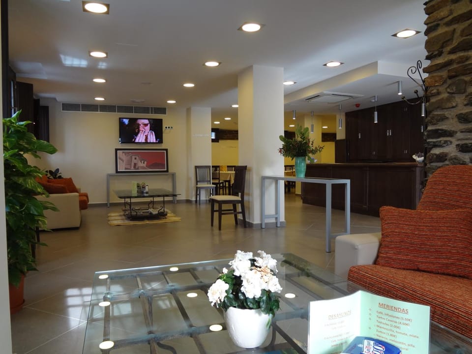Shared lounge/TV area