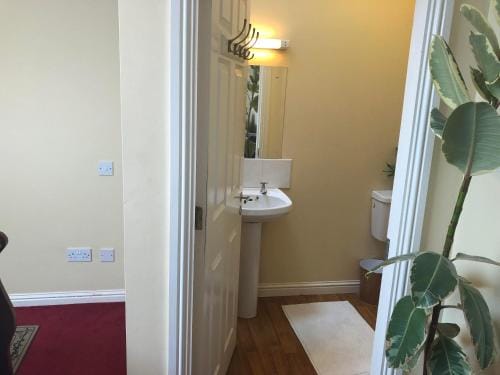 Railway Avenue Rooms Hotel in Clifden