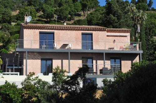 Magnifique villa vue mer dans le golfe de St-Tropez Hotel in Roquebrune-sur-Argens
