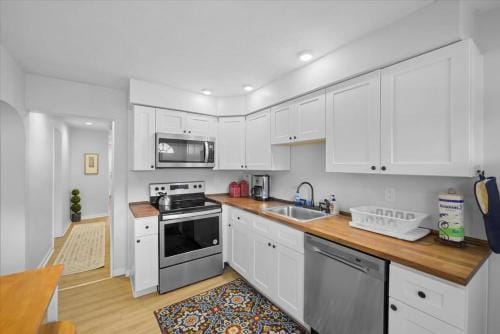 Great Two Bedroom w off Street Parking to Explore the City Close to Downtown Airport Ballparks Inn in Pittsburgh