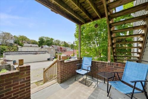Great Two Bedroom w off Street Parking to Explore the City Close to Downtown Airport Ballparks Inn in Pittsburgh