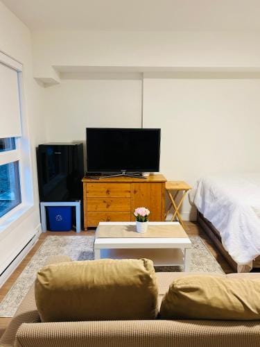 Victoria private studio suite Hotel in Cowichan Valley